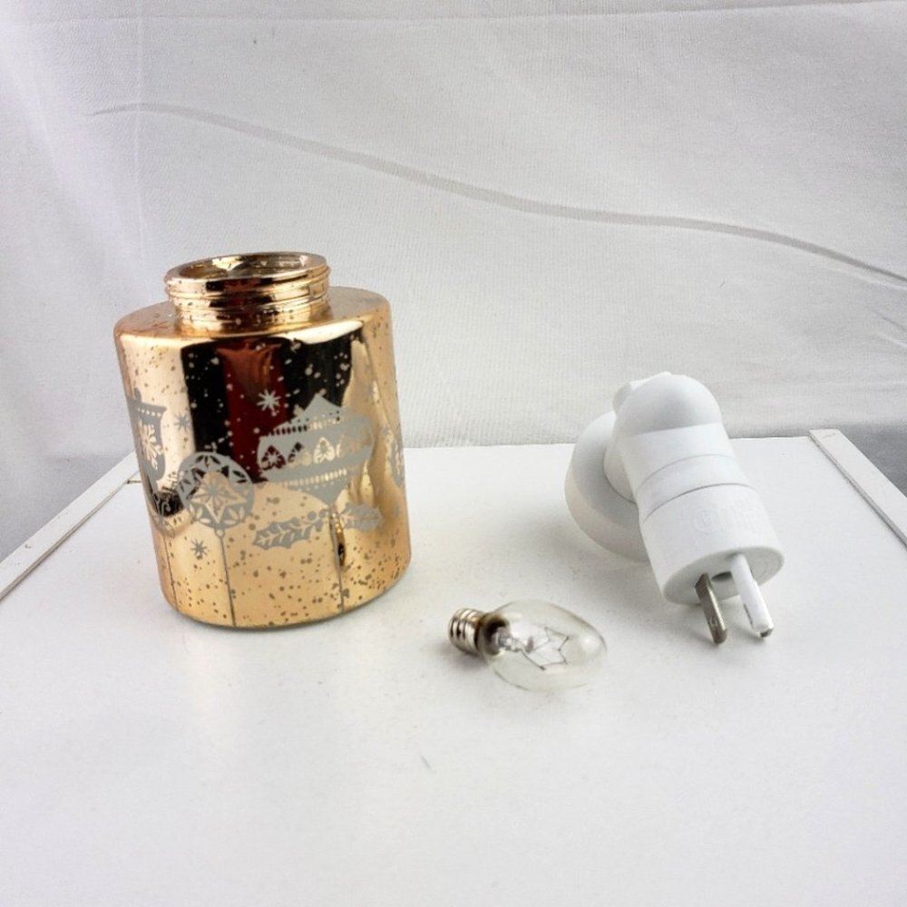Scentsy Adorn Wax Warmer and 15-Watt Bulb NWT